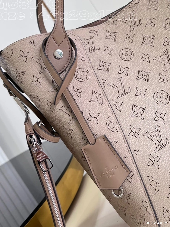 Aaa replica ru 29.5 VUITTON x HINA-46 LOUIS x 17CM 0812